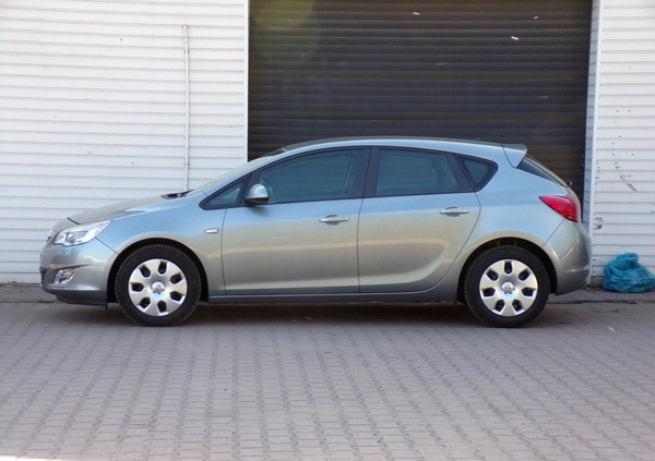 Opel Astra cena 23900 przebieg: 176000, rok produkcji 2010 z Drezdenko małe 436